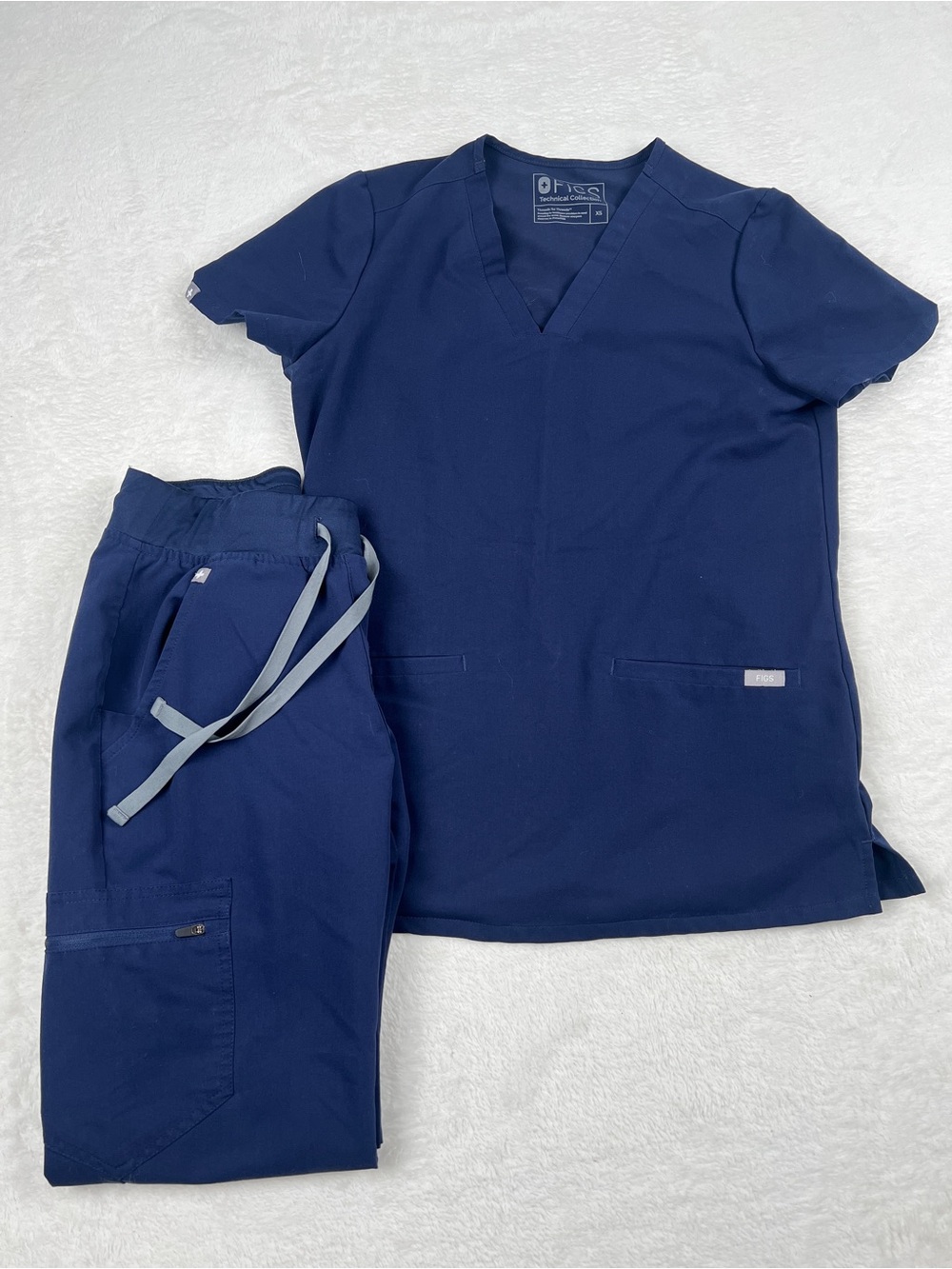 FIGS Navy Scrub Set Casma Three Pocket Top Zamora Joggers XS